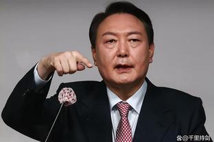 曼联官方：利桑德罗膝盖内侧副韧带受伤，至少缺席八周